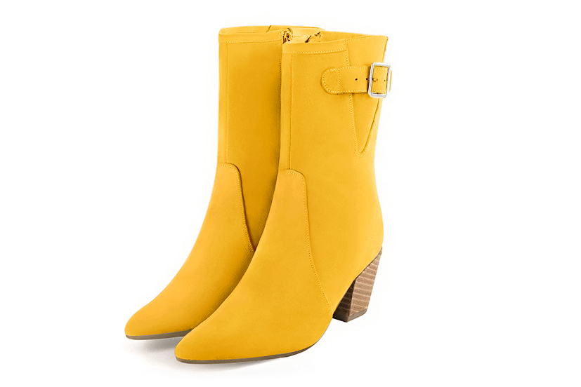 Bottines élégantes et raffinées avec une fermeture éclair à l'intérieur, coloris jaune soleil. Bout effilé. Mi-haut à haut. Talon conique. Personnalisation : Choix des cuirs, des couleurs et des talons. Cou-de-pied sur mesure. - Florence KOOIJMAN